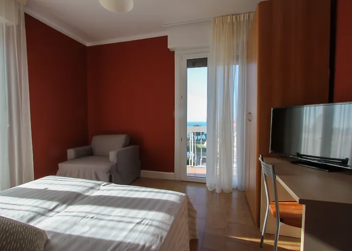Hotel Bardolino 2* باردولينو