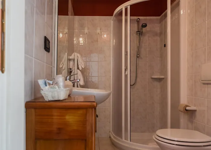 Hotel Bardolino فندق باردولينو