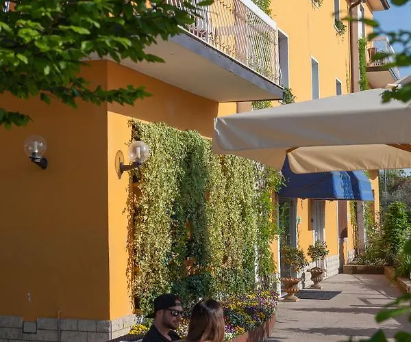 Hotel Bardolino فندق 2*